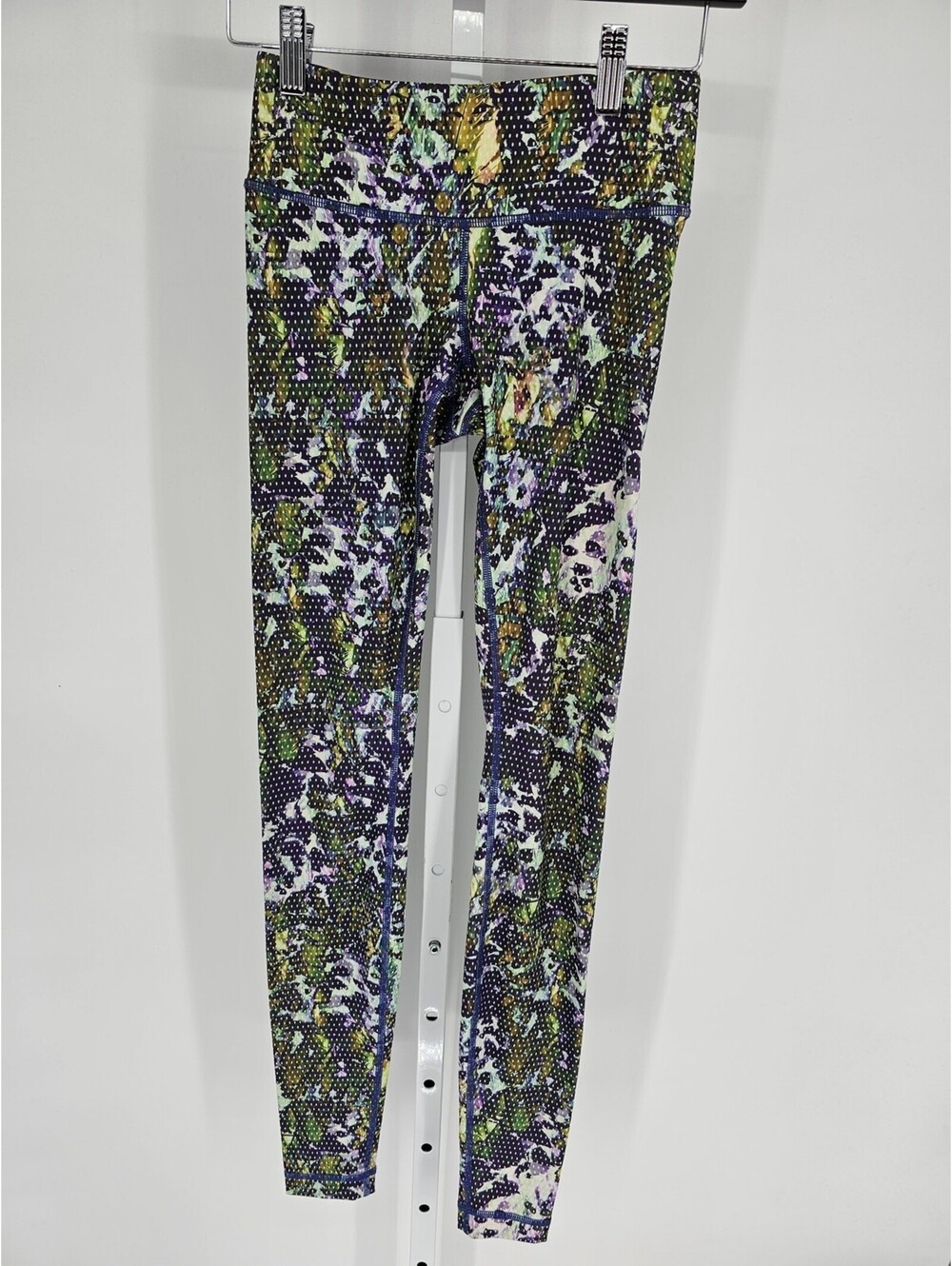 LULULEMON Womens Iris Bloom WUNDER UNDER Low-Rise 30" Leggings Sz 2